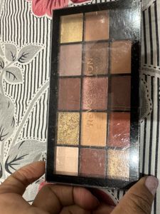 Blingy And Glittey Eyeshadow Palete