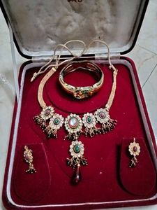 The Beautiful Jewellery Set With Bracelet