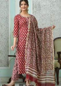 Klosia Women&#39;s Red Printed Kurta Set