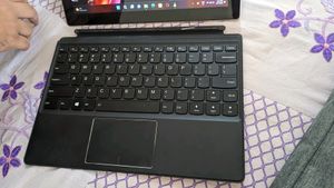 Lenovo Pad 2-in-1, Touchscreen Intel 7 7th Gen, 16