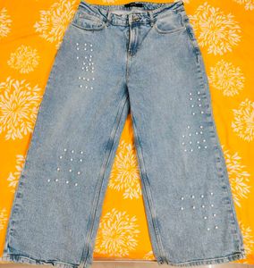 Vero Moda Jeans with white pearls.
