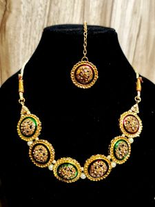 Gold tone traditional choker necklace set
