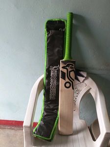 Kookaburra 8 Grains Bat With Cover