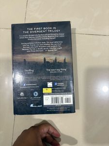 Divergent by Veronica Roth