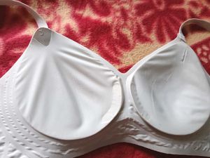Comfortable Seamless padded wireless White Bra