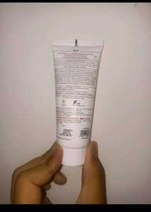 Sunscreen With Saffron And Lotus Extracts