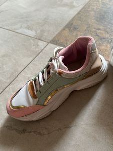 Chic Multi-Color Women&#39;s Sneakers