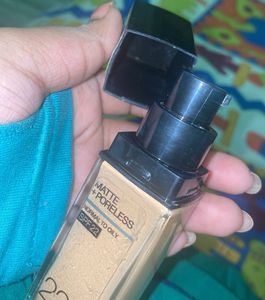 Maybelline New York Fit Me Foundation Shade 220
