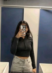 Black Long Sleeve Crop Top