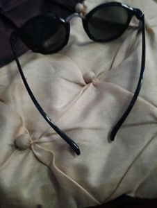 Black Retro Sunglasses