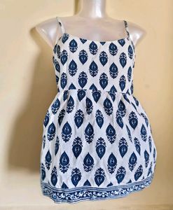 🎁Buy 2 Get 1 Free🎁White &amp; Blue Paisley Top