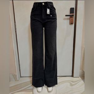 ZARA brand High Waisted Denim 🖤