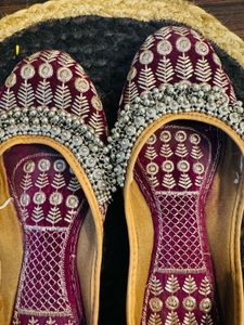 Maroon Embroidered Juttis