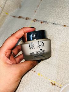 Lotus Herbals White glow Day And Night Pack