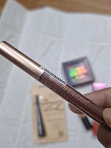 Hilary Rhoda Makeup Set