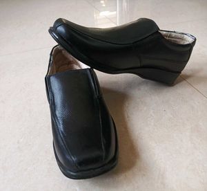 CLASSIC BLACK FORMAL SHOES