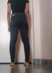 Black Mid-rise Skinny Jeans