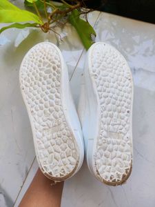 WHITE SNEAKERS
