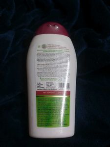 Sealed Mamaearth Onion Shampoo