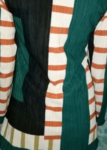 Beautiful Mixed Colour Hip Lenght Top Very Light Cloth Daily Were Beautiful Print