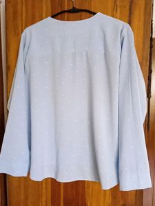Top (Actual Color is sky blue)