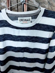 boyfriend style white blue tshirt