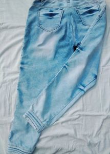 Light Wash Denim Capri Jeans