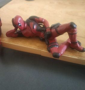 Deadpool X 2 Figurine
