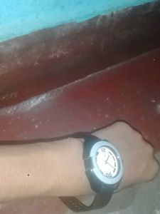 It&#39;s A Fast-track Branded Hand Watch