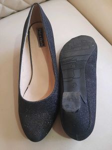 Flat n Heels Womens Black Pumps
