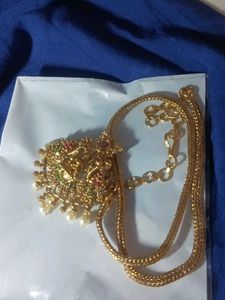 Chain With Pearl Dropped
