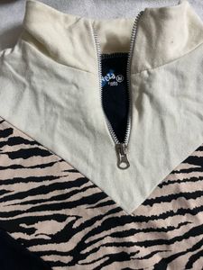 Stylish Pullover with Animal Print