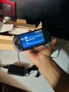 Sony PSP-E1004 street ( Play station Portable )