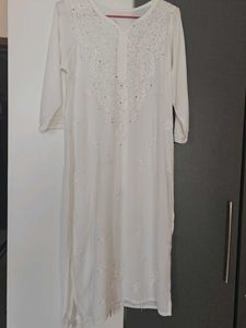 Elegant White Chikankari Kurta with Subtle Mukesh