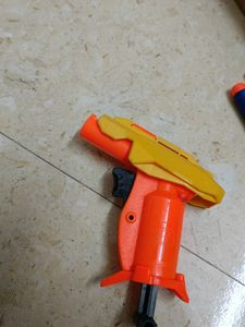 Nerf Gun With 4 Bullets