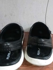 hey, I Want To Sell My Crocs