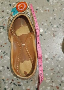Embroidered Jutti Flats