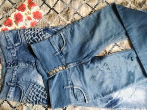Vintage-Inspired Denim Jeans With 32 And 30 Size