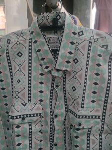 Patterned Men&#39;s Shirt