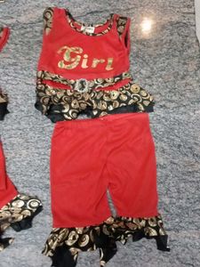 Girl&#39;s Red  &amp; Gold Outfit et Of 4top And 6 Pants