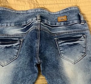 Blue Stretchable Jeans With Best Fit