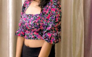Vintage Floral sweetheart neck top