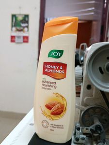 💖 JOY HONEY AND ALMONDS Body lotion