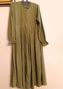 Olive Green Pleated Abaya With Shaded Scarf✨
