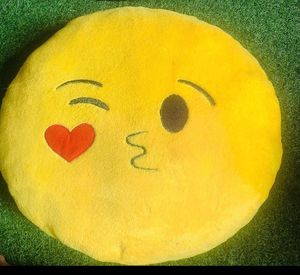 Kiss Imozis Pillow