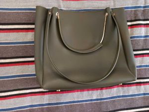 Handbag with free keychain