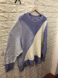 Stylish Lavender &amp; White Sweater🎗️🌷