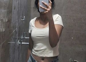 Simple H&M White Scoop Neck Tee