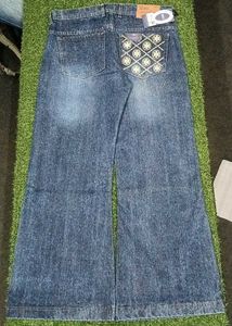 Baggy Bootcut Jeans....