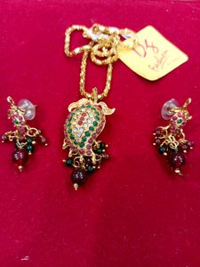 Beautiful Ethenic Pendent Set